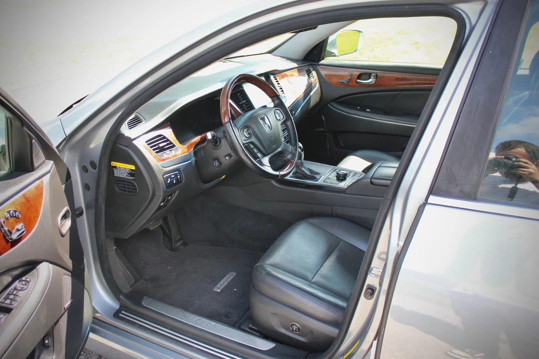 2015 Hyundai Equus - Image 28 of 31