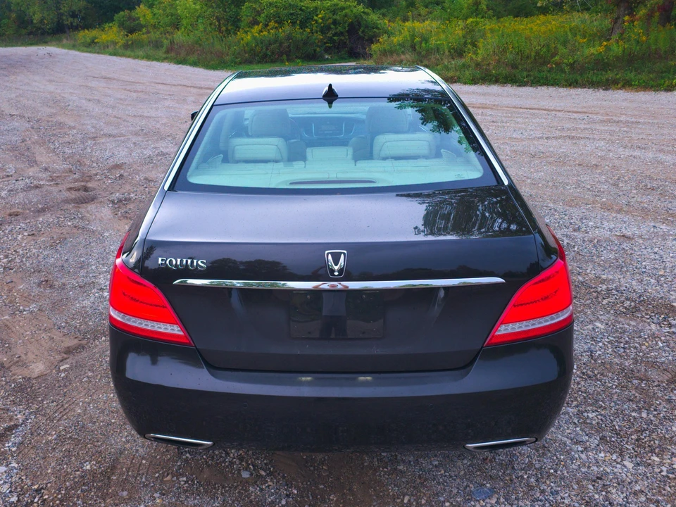 2015 Hyundai Equus - Image 18 of 31
