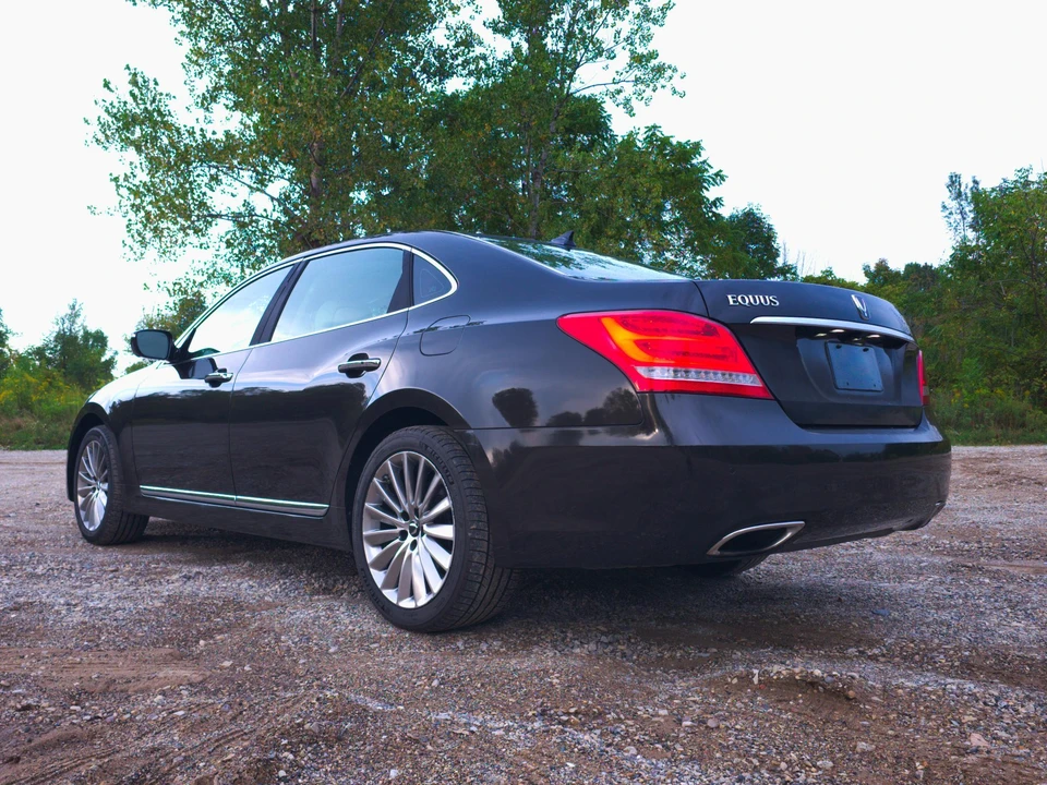 2015 Hyundai Equus - Image 17 of 31