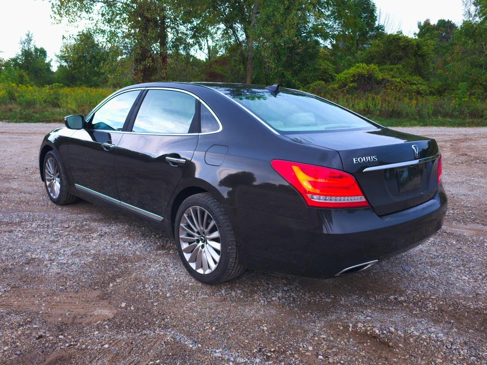 2015 Hyundai Equus - Image 16 of 31