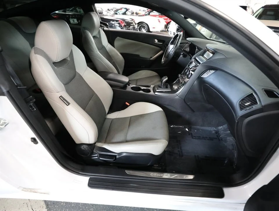 2015 Hyundai Genesis Coupe - Image 11 of 18
