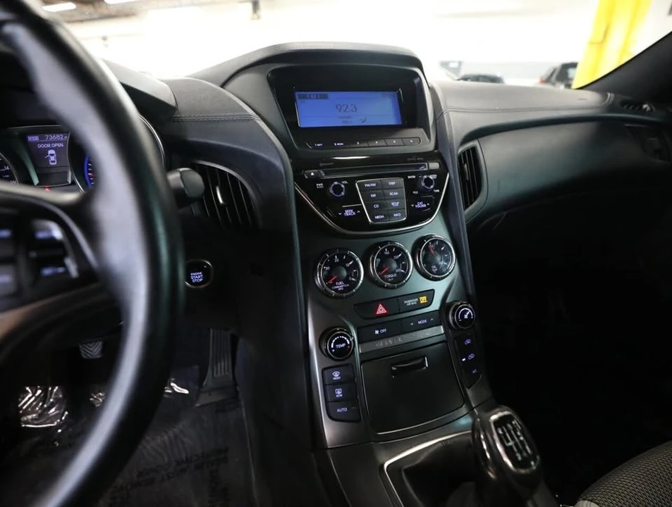 2015 Hyundai Genesis Coupe - Image 15 of 18