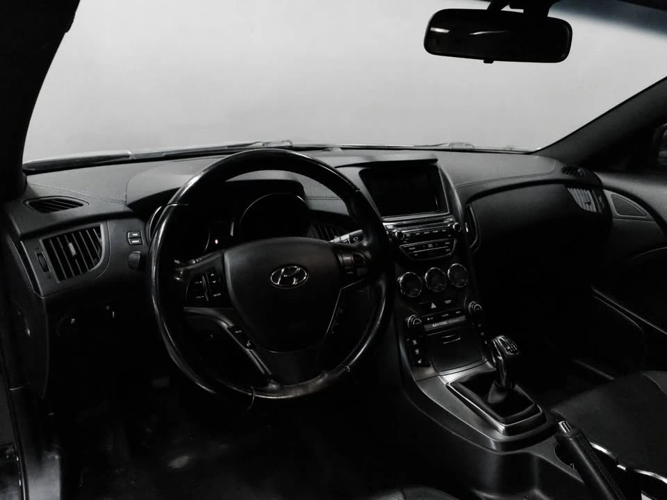 2015 Hyundai Genesis - Image 11 of 20
