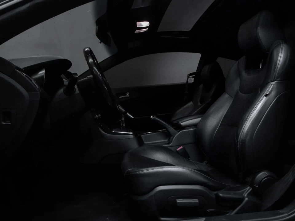 2015 Hyundai Genesis - Image 10 of 20