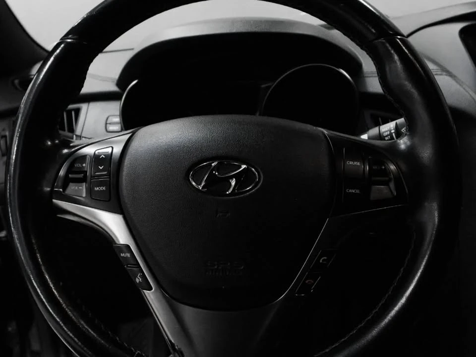 2015 Hyundai Genesis - Image 14 of 20