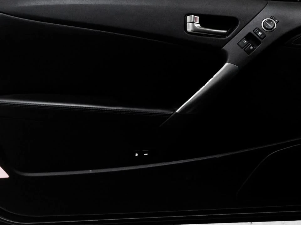 2015 Hyundai Genesis - Image 8 of 20