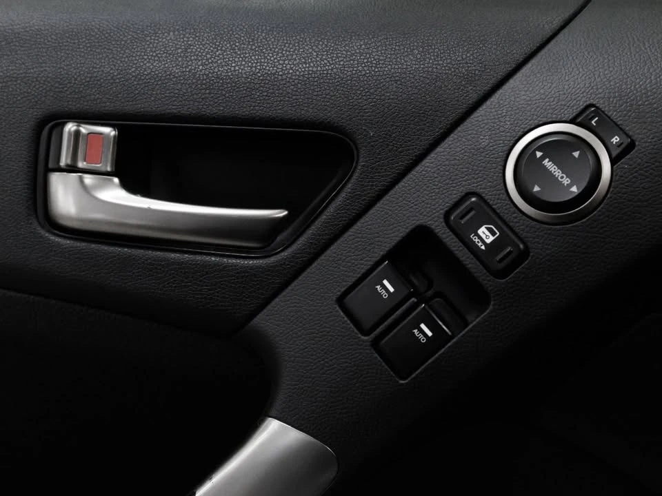2015 Hyundai Genesis - Image 9 of 20