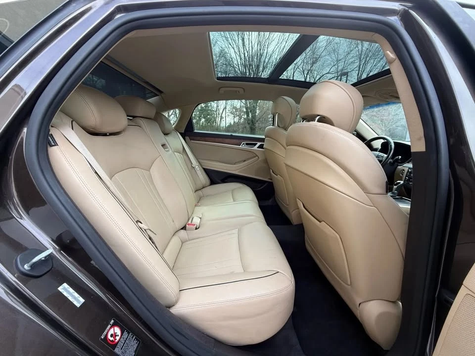 2015 Hyundai Genesis - Image 8 of 10