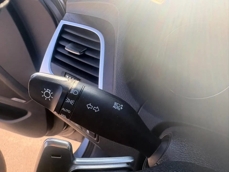 2015 Hyundai Genesis - Image 10 of 20