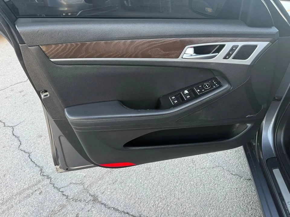 2015 Hyundai Genesis - Image 11 of 20