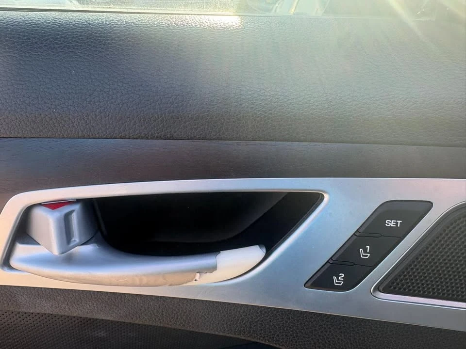 2015 Hyundai Genesis - Image 17 of 20
