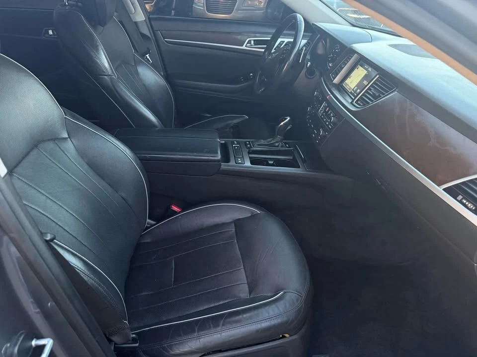 2015 Hyundai Genesis - Image 15 of 20