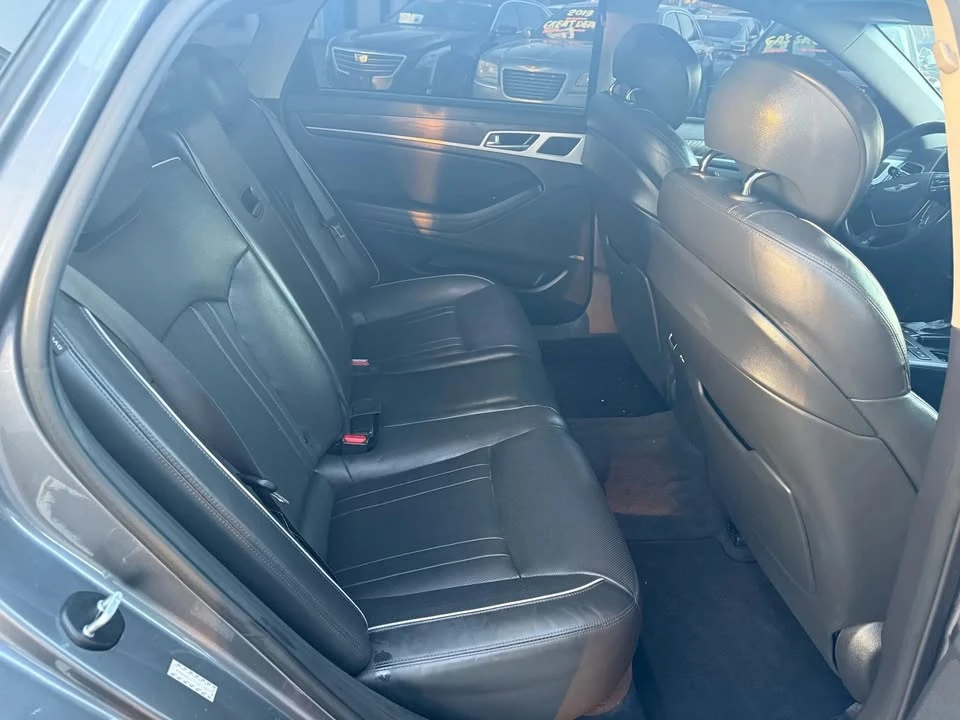 2015 Hyundai Genesis - Image 17 of 20
