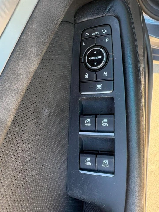 2015 Hyundai Genesis - Image 16 of 20
