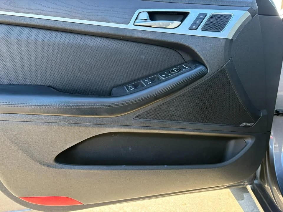 2015 Hyundai Genesis - Image 18 of 20