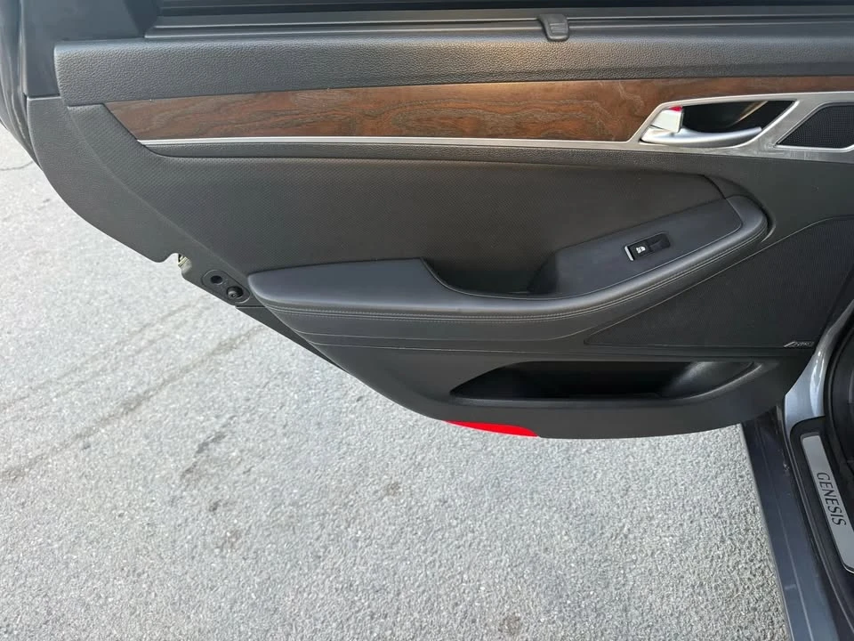 2015 Hyundai Genesis - Image 13 of 20
