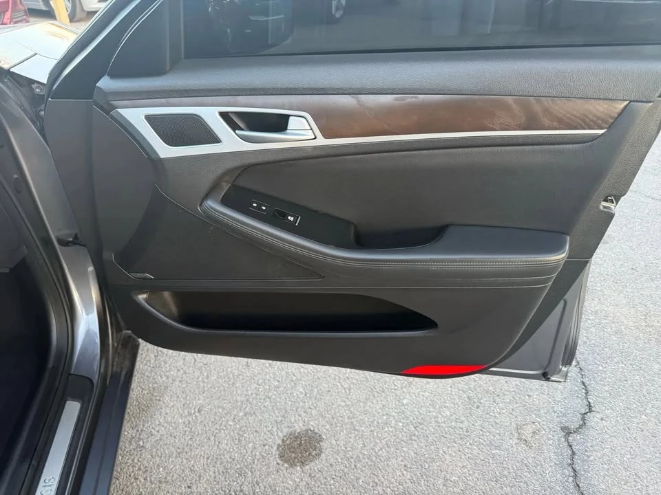 2015 Hyundai Genesis - Image 16 of 20