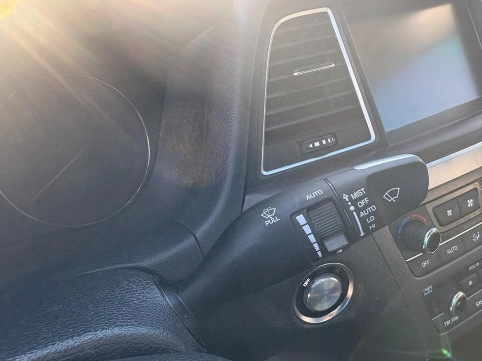 2015 Hyundai Genesis - Image 11 of 20