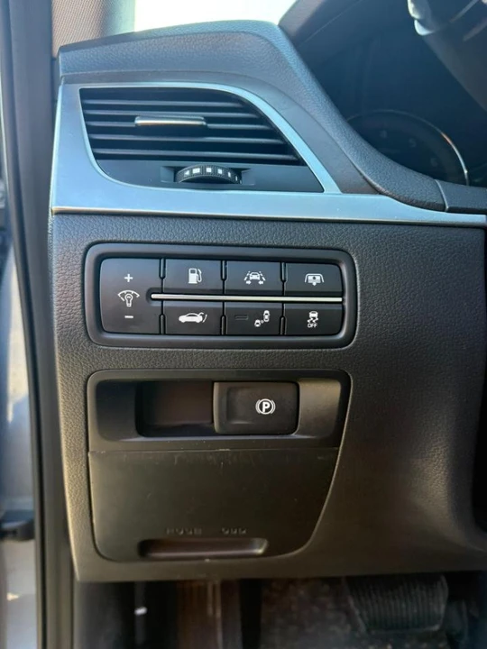 2015 Hyundai Genesis - Image 20 of 20