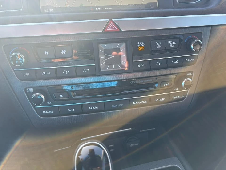 2015 Hyundai Genesis - Image 13 of 20