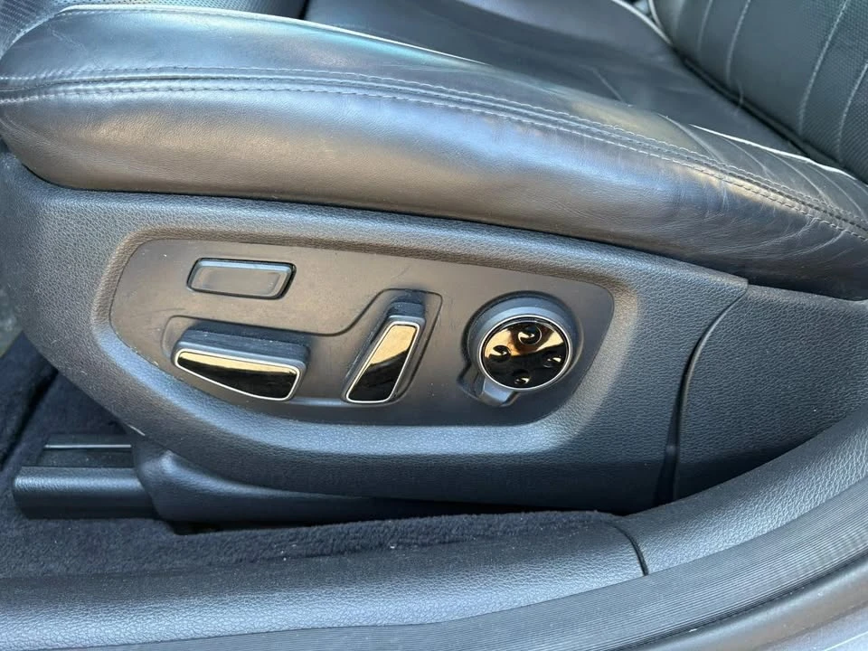 2015 Hyundai Genesis - Image 19 of 20