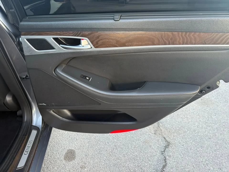 2015 Hyundai Genesis - Image 18 of 20