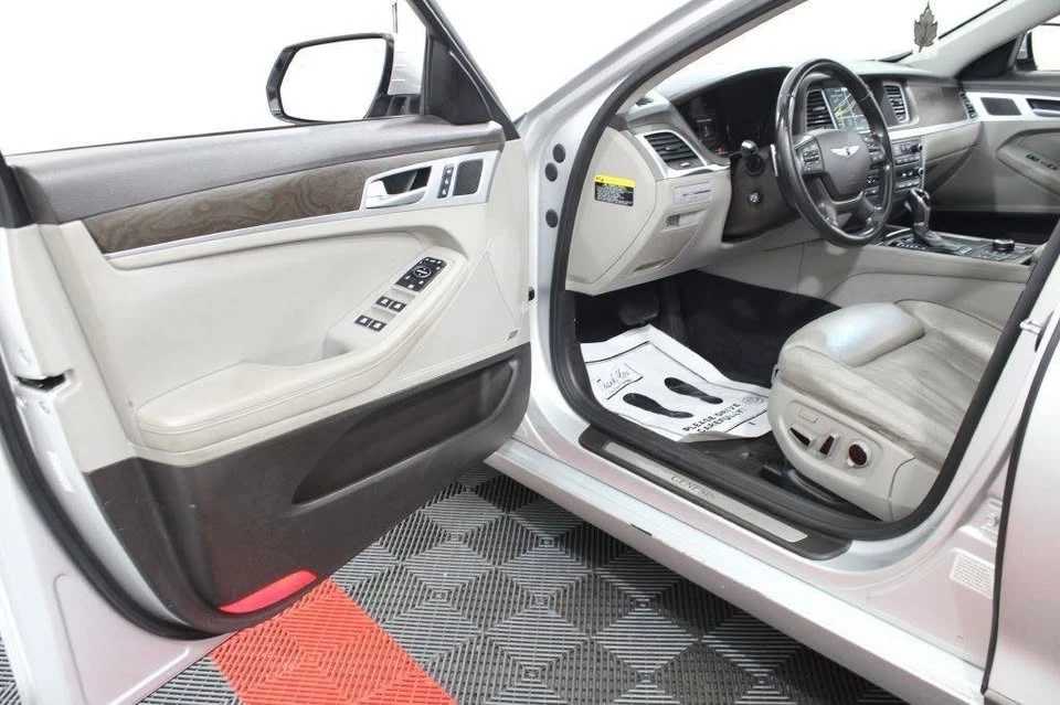 2015 Hyundai Genesis - Image 16 of 20
