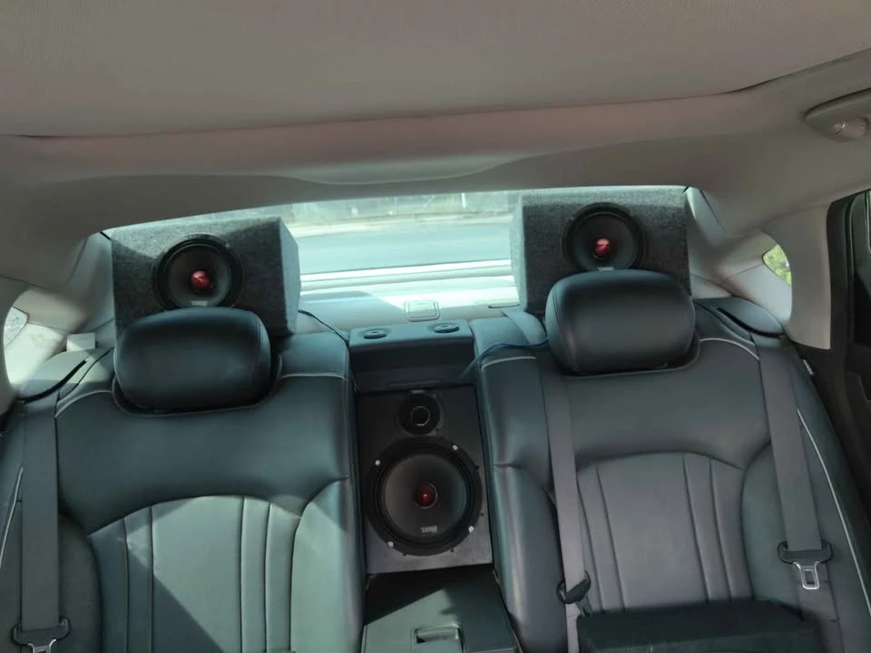 2015 Hyundai Genesis - Image 9 of 10