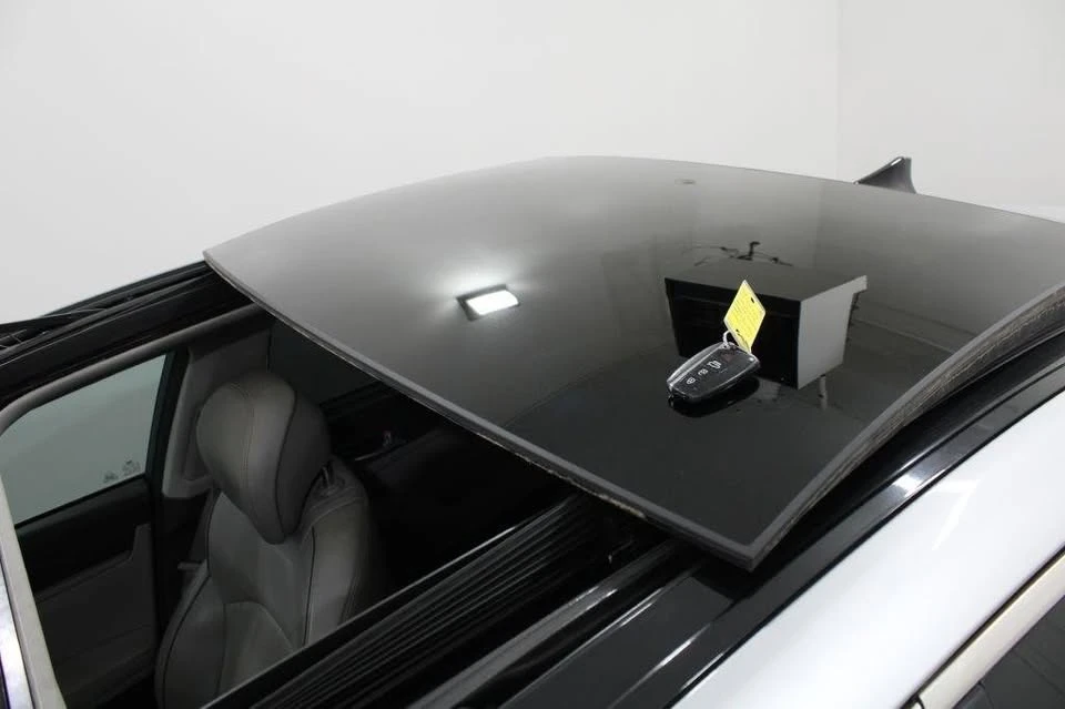 2015 Hyundai Genesis - Image 11 of 20