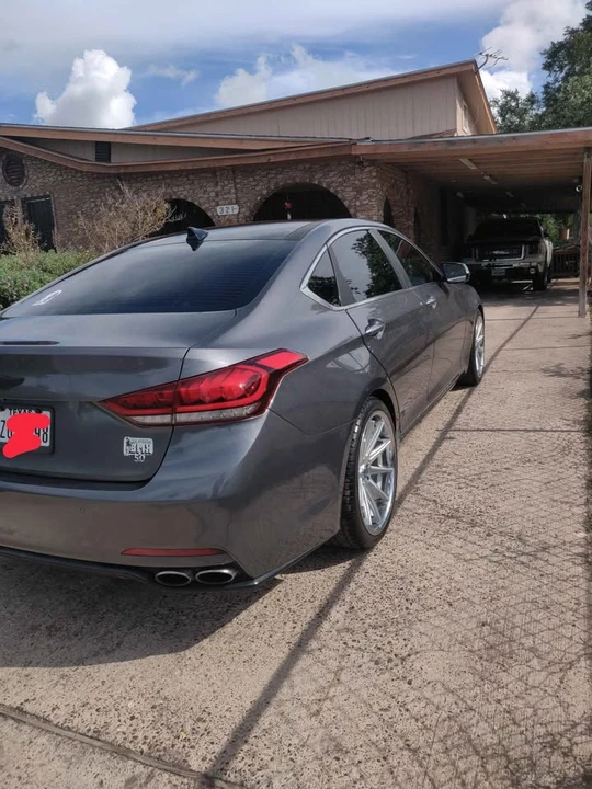 2015 Hyundai Genesis - Image 4 of 10