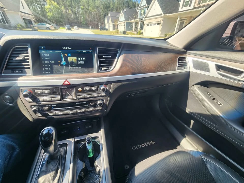2015 Hyundai Genesis - Image 8 of 11