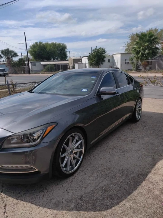 2015 Hyundai Genesis - Image 5 of 10