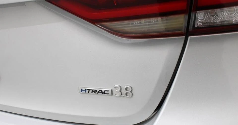 2015 Hyundai Genesis - Image 13 of 20