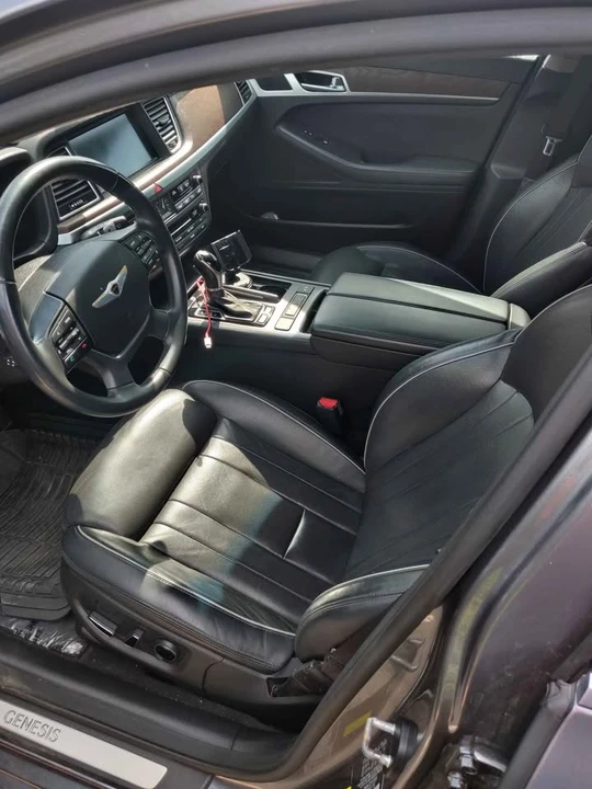 2015 Hyundai Genesis - Image 8 of 10