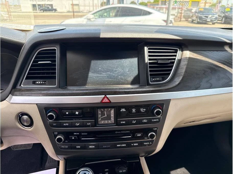 2015 Hyundai Genesis - Image 11 of 15