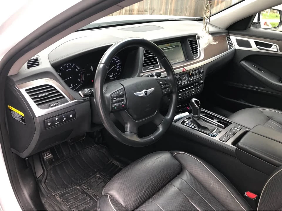 2015 Hyundai Genesis - Image 3 of 4