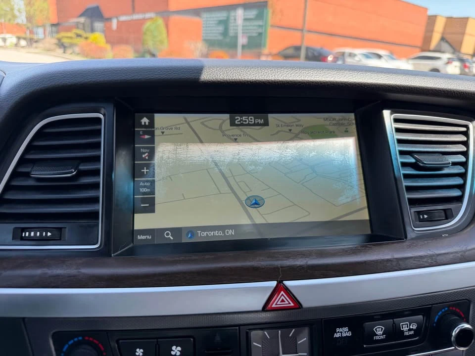 2015 Hyundai Genesis - Image 17 of 20