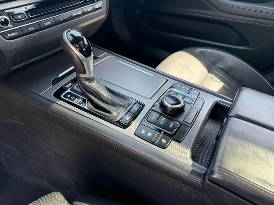 2015 Hyundai Genesis - Image 16 of 20