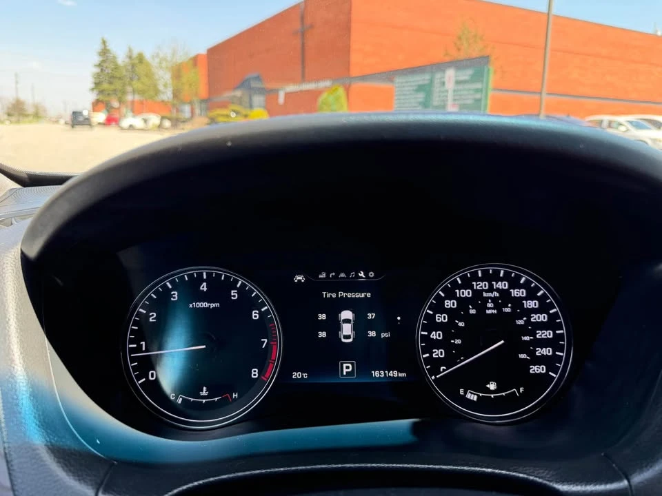 2015 Hyundai Genesis - Image 18 of 20
