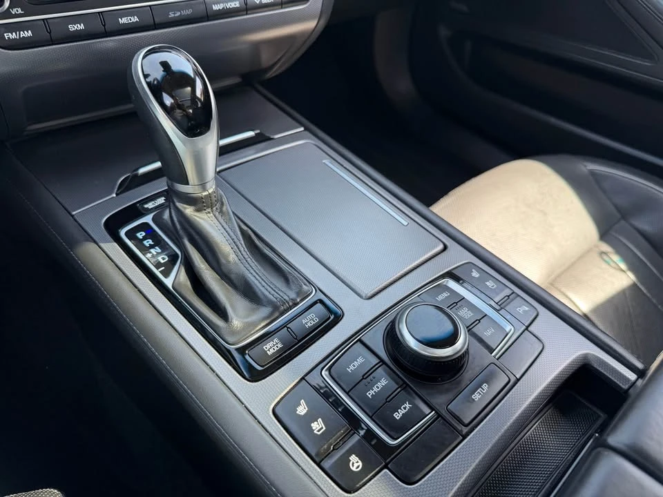 2015 Hyundai Genesis - Image 19 of 20