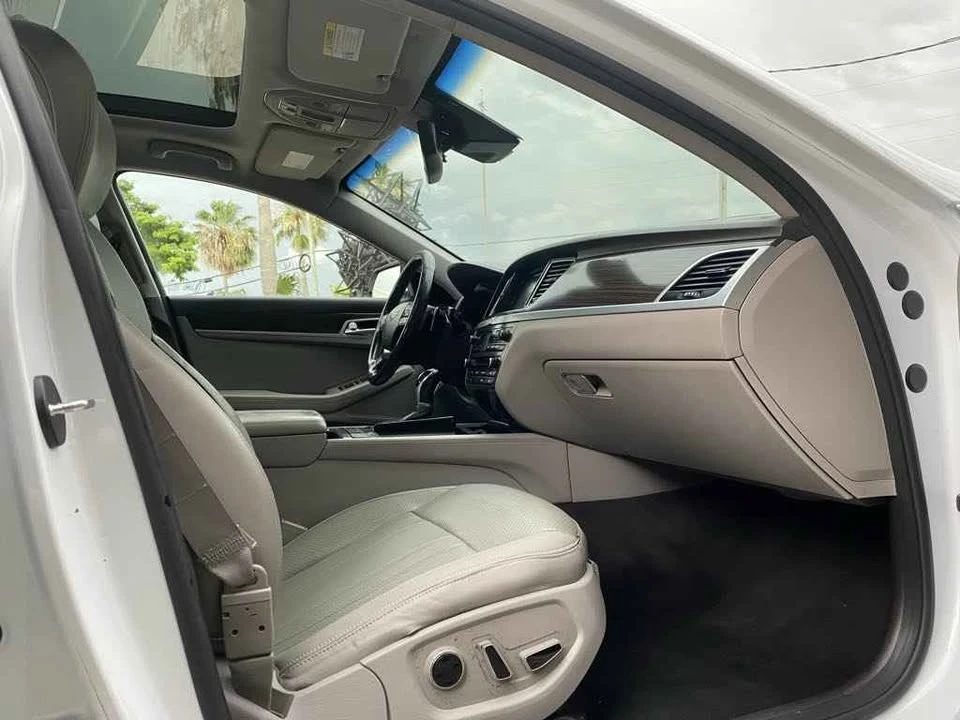 2015 Hyundai Genesis - Image 9 of 12
