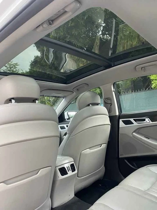 2015 Hyundai Genesis - Image 8 of 12