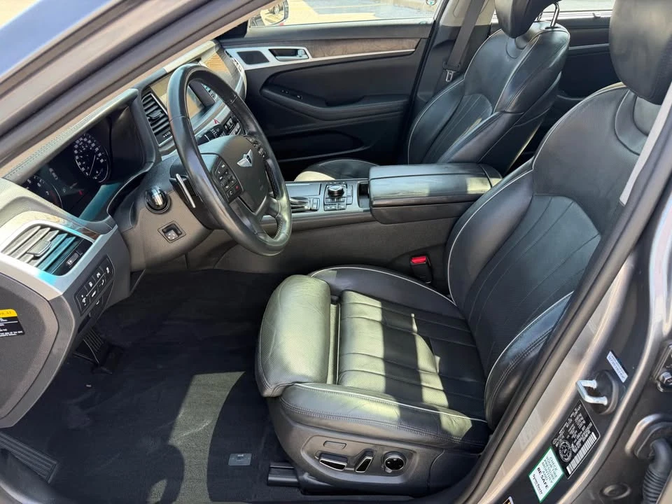 2015 Hyundai Genesis - Image 12 of 20