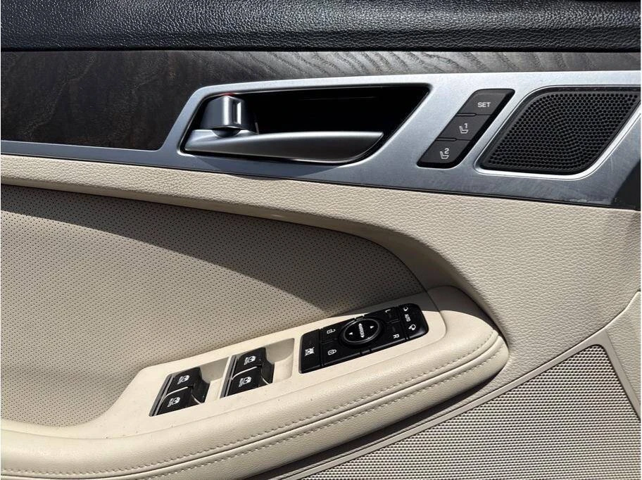 2015 Hyundai Genesis - Image 9 of 15