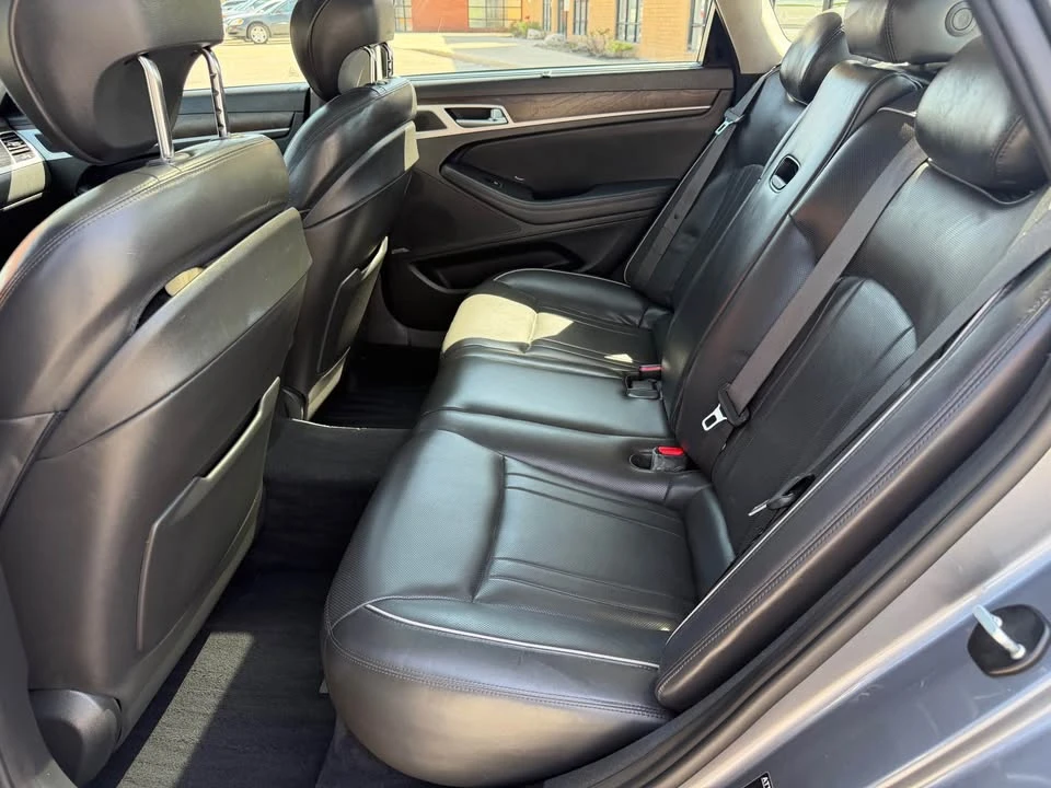 2015 Hyundai Genesis - Image 11 of 20