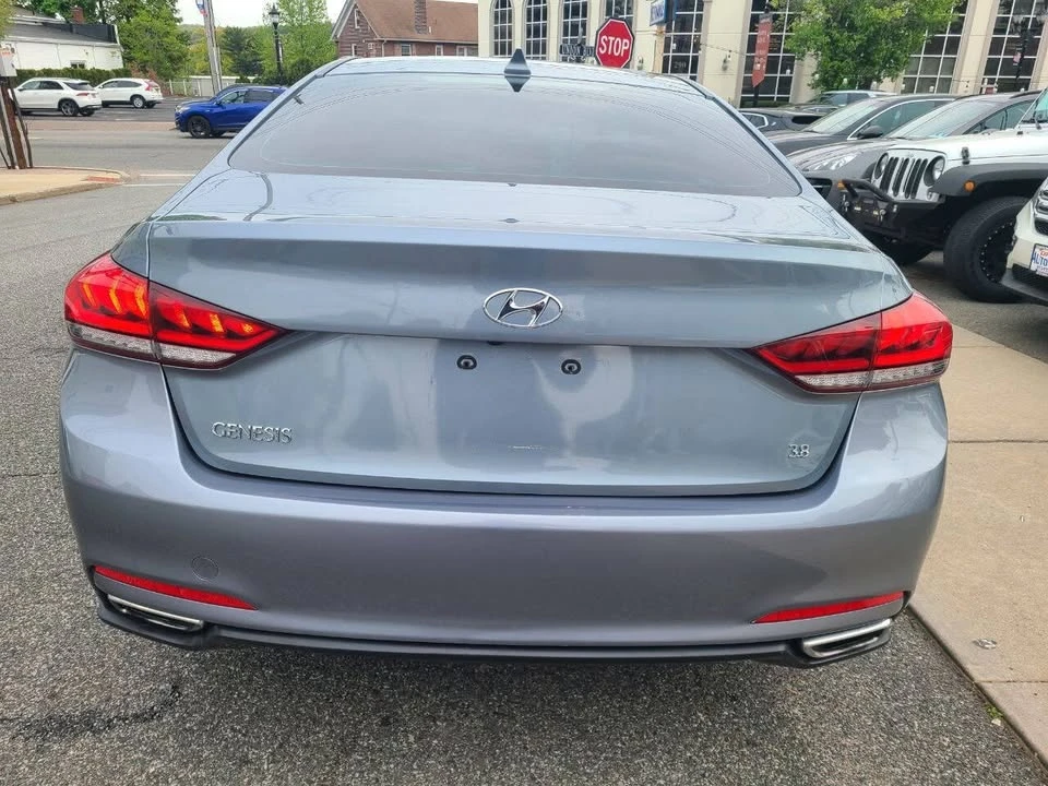 2015 Hyundai Genesis - Image 14 of 20