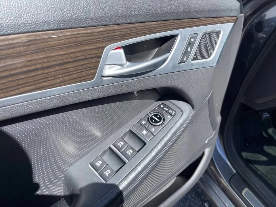 2015 Hyundai Genesis - Image 10 of 18