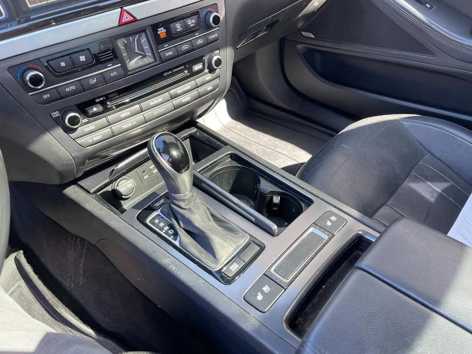 2015 Hyundai Genesis - Image 15 of 18