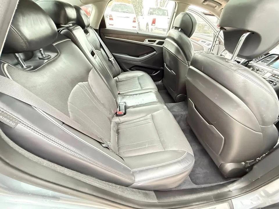 2015 Hyundai Genesis - Image 9 of 11