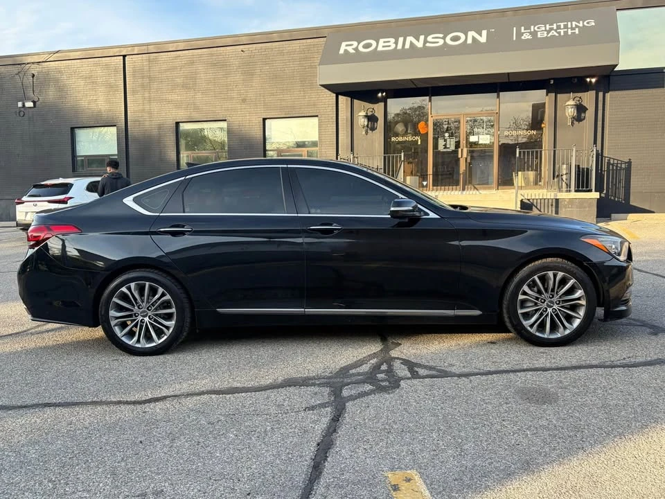 2015 Hyundai Genesis - Image 2 of 18